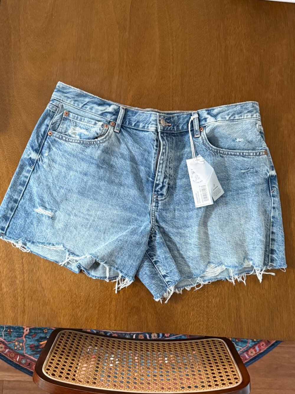 DAZE Denim Crossroad Shorts NWT Size 32 Mid Rise Loose Fit Light Wash Trendy